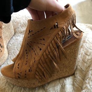 Not Rated Women’s Sz 8 tan Fringe platform wedges